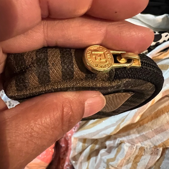 Pre loved FENDI Vintage Coin Bag - Picture 4 of 6